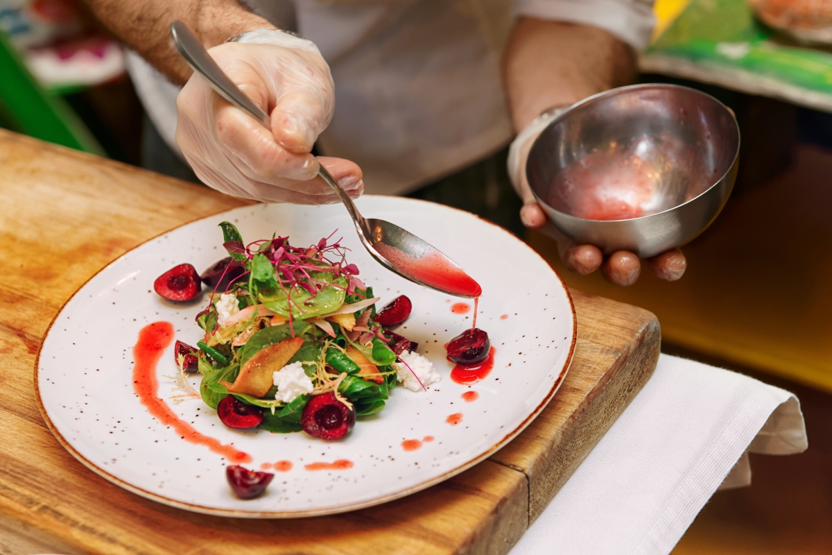 Plating salad